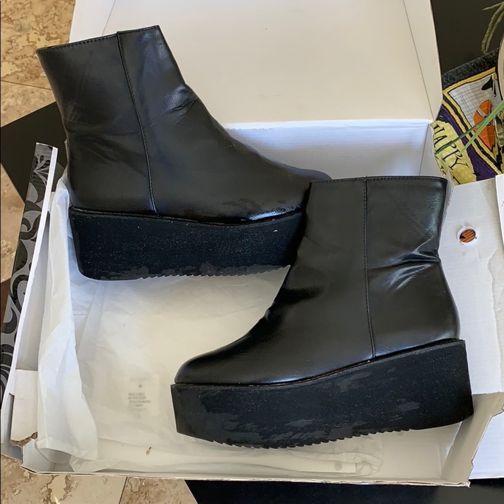 PLATFORM BOOTS